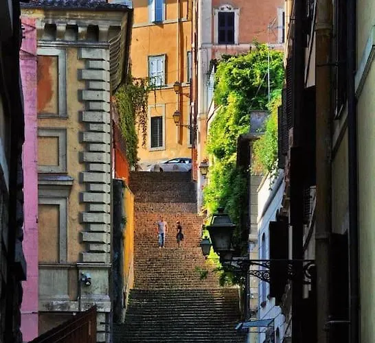 Nanni Vatican House *